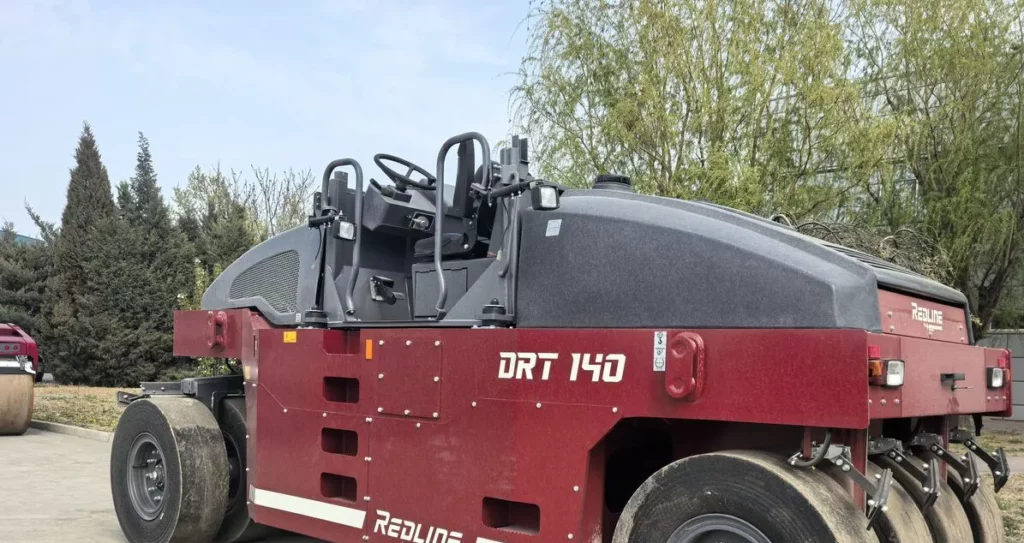 Dynapac-DRT140 pneumatic roller