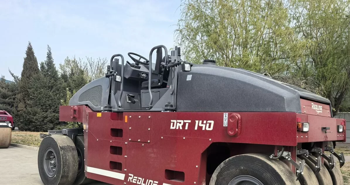Dynapac-DRT140 pneumatic roller